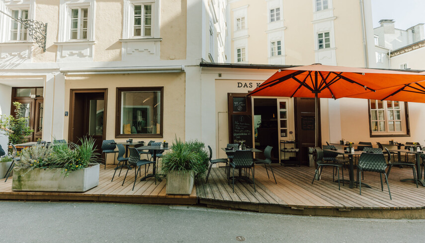 Gastgarten des Kaffeehauses in der Salzburger Altstadt